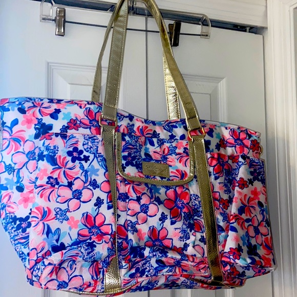 Lilly Pulitzer Handbags - Lilly Pulitzer insulated tote NWOT